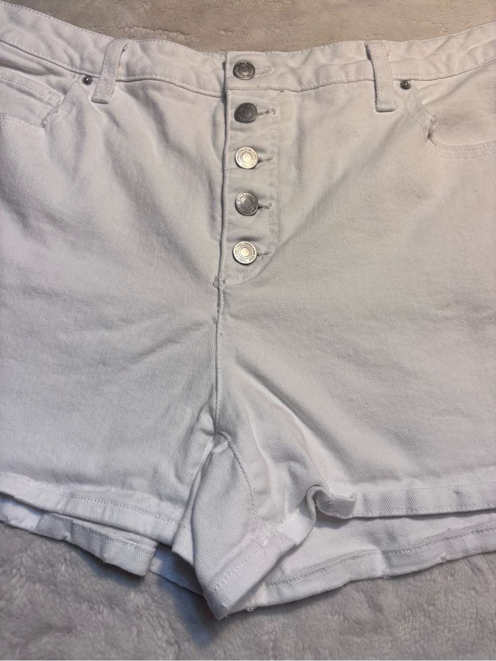 Time and Tru Denim Shorts Size 20 White Button-Front Jean Shorts Cotton Stretch - Picture 3 of 9